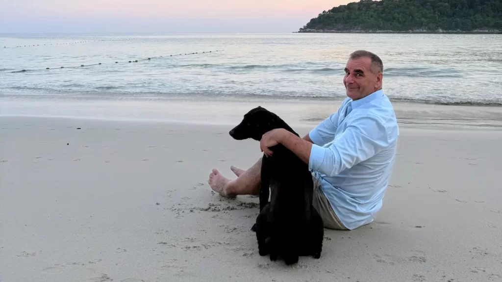 david-hibbins-freedom-beach-dog-phuket